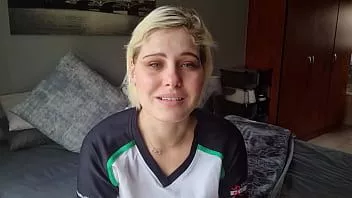 play Loira gostosa envergonhando todos os homens patéticos inúteis com paus minúsculos que nunca poderiam agradar a nenhuma mulher