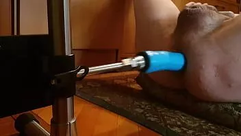 تشغيل آلة الداعر عارية والرجيج الهزاز