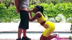 Afspelen Ebony pornoster Ashley Aleigh's hardcore debuut