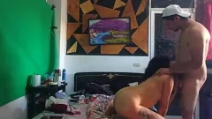 Играть Латина устроила настоящий тройничок с сосанием члена и сквиртом