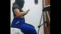 Redare Milf latina sultry este lins de mătușa vitregă într-o întâlnire aburită