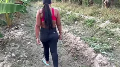 play Adolescenta latină curvy futută în pădure în timp ce căuta flori