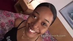 Redare Zeița de abanos închinată: fundul negru mare și cumshot peste facial