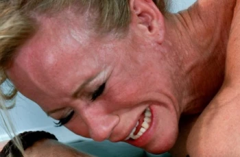 Porno Yıldızı Simone Sonay